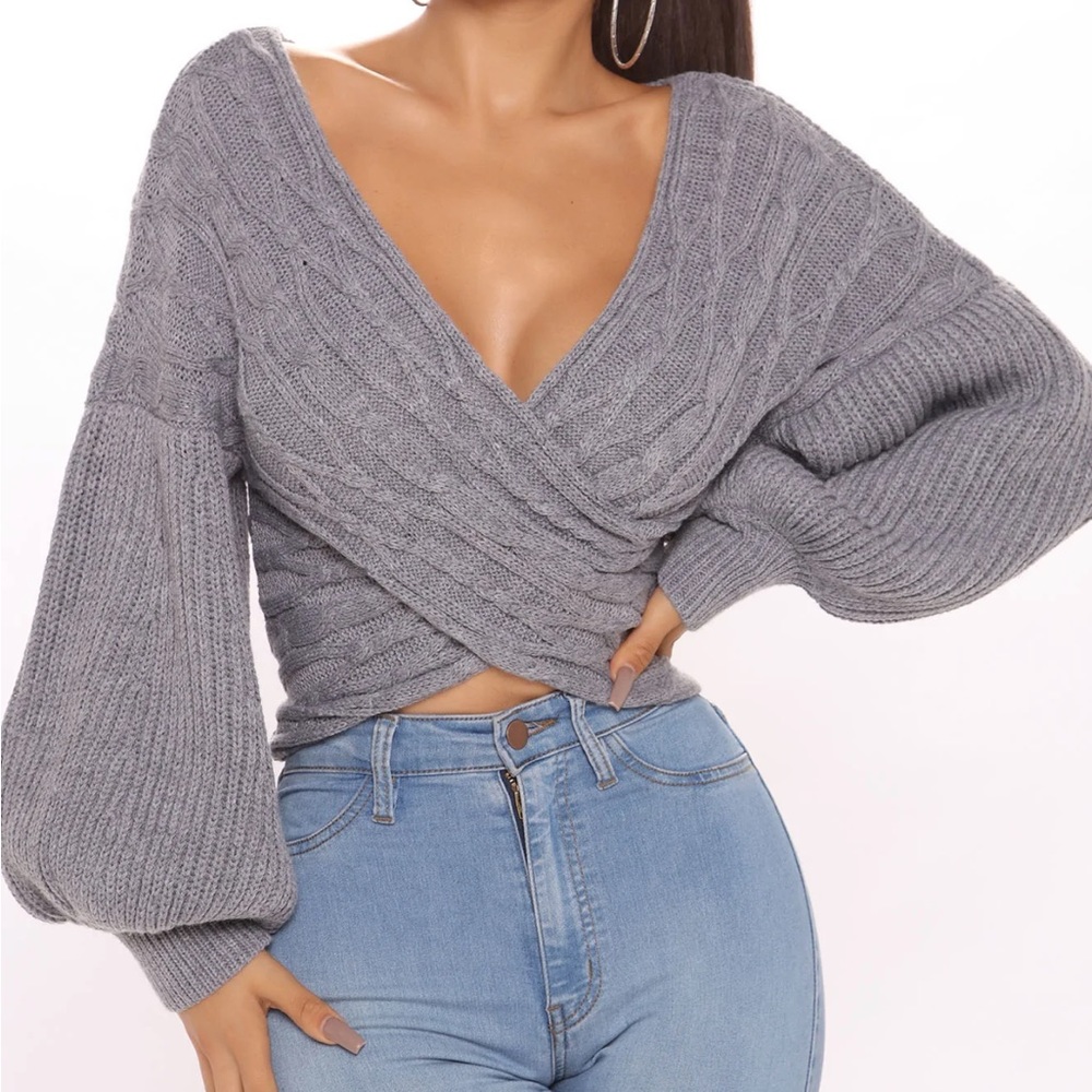 Fashion Nova Cropped Sweater Size Small in Grey